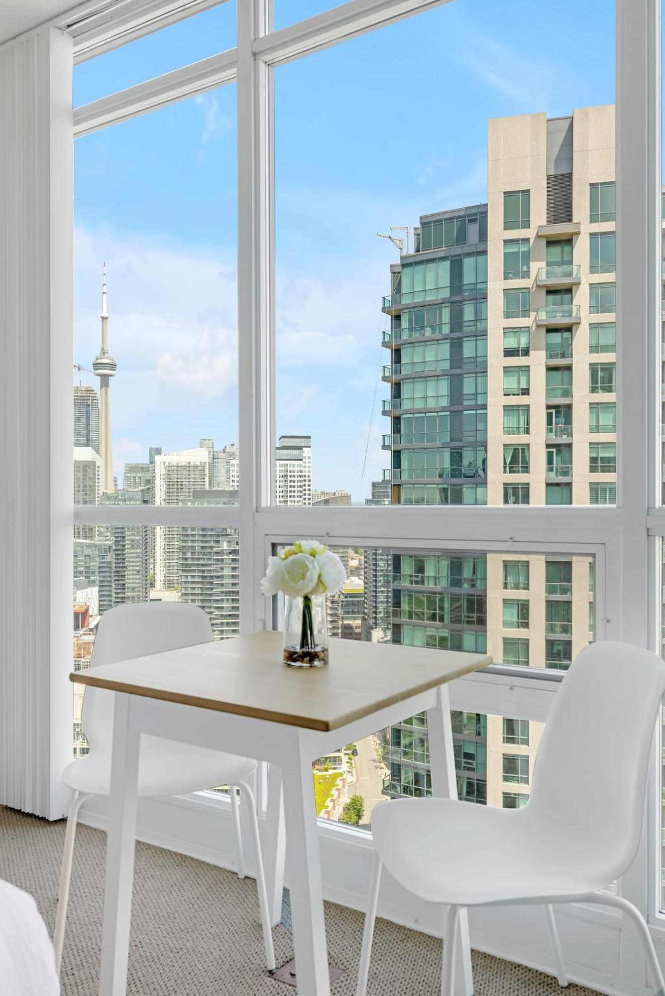 Breathtaking Lakeview Condo Free Parking Toronto Eksteriør billede